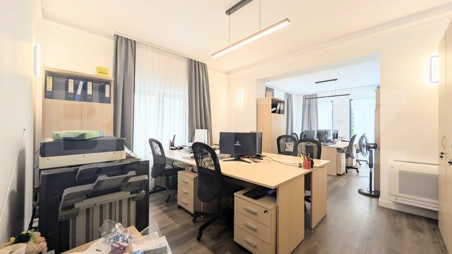 Casă individuală cu 6 camere cu Canalizare în Central