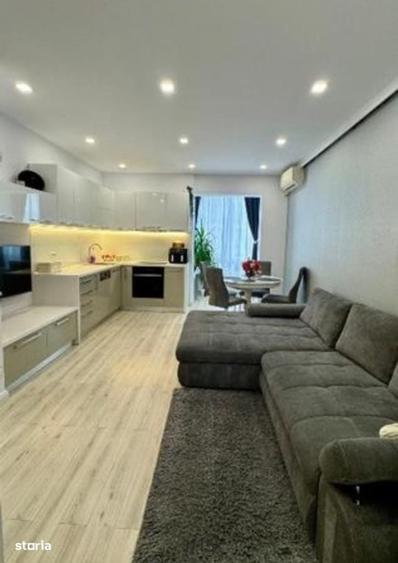 Apartament cu 3 camere decomandat în Titan