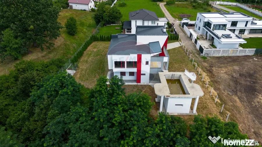 Casă cu 5 camere cu Teren 1600 Mp în Bistrița