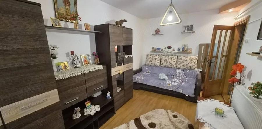 Garsonieră decomandată în Vest