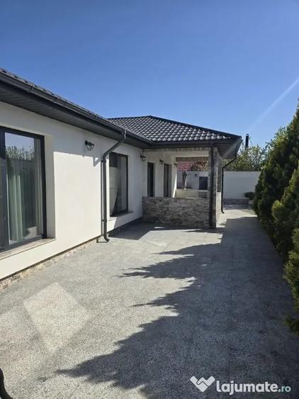 Casă cu 4 camere cu Teren 660 Mp în Valu lui Traian