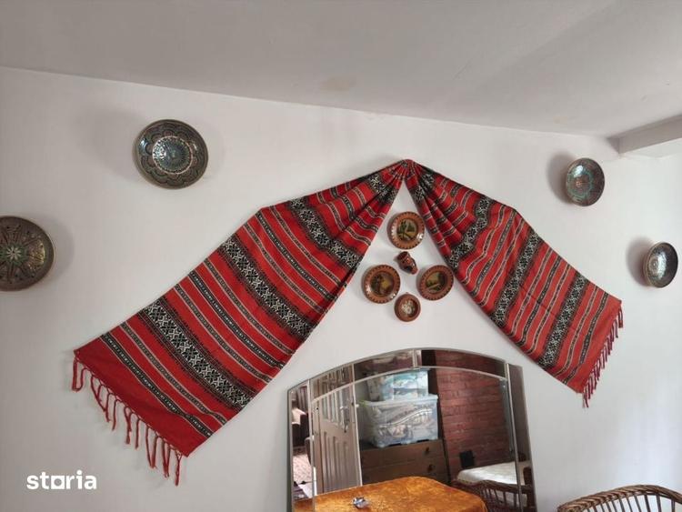 Casă cu 5 camere cu Teren 1250 Mp în Marginea