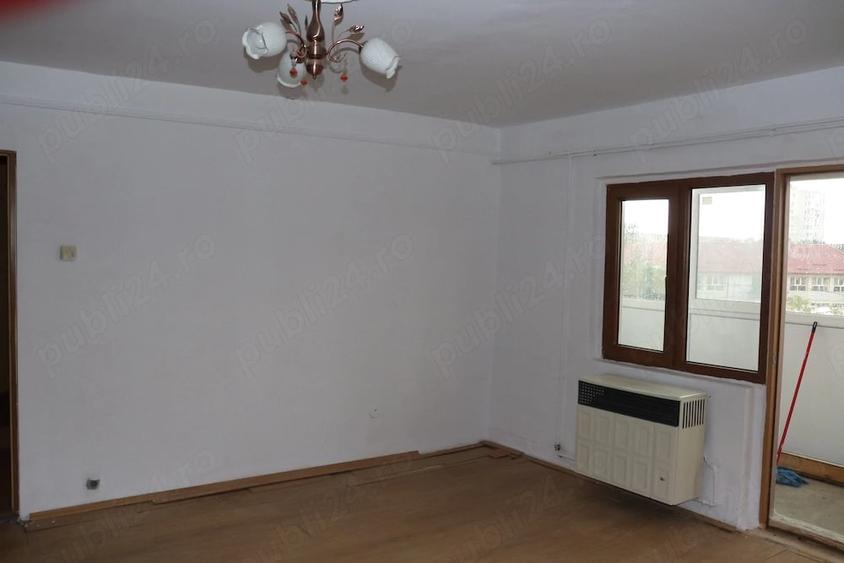 Apartament cu 3 camere semidecomandat în Dorobanți 1