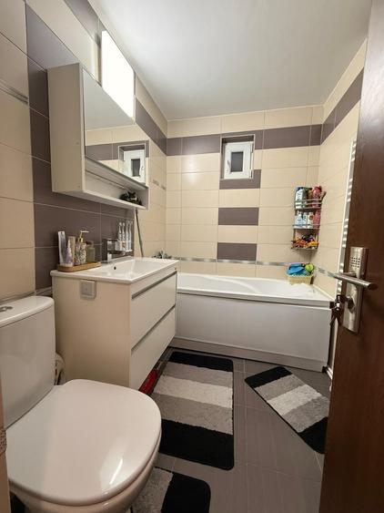 Apartament cu 3 camere decomandat în Nicolina
