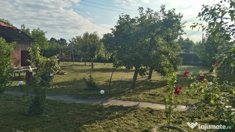 Casă cu 3 camere în Podu Turcului