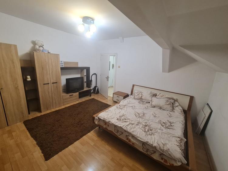 Garsonieră decomandată în Central