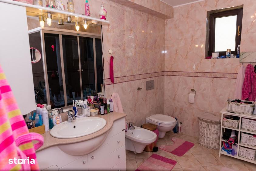 Casă cu 6 camere cu Teren 500 Mp în Dunărea