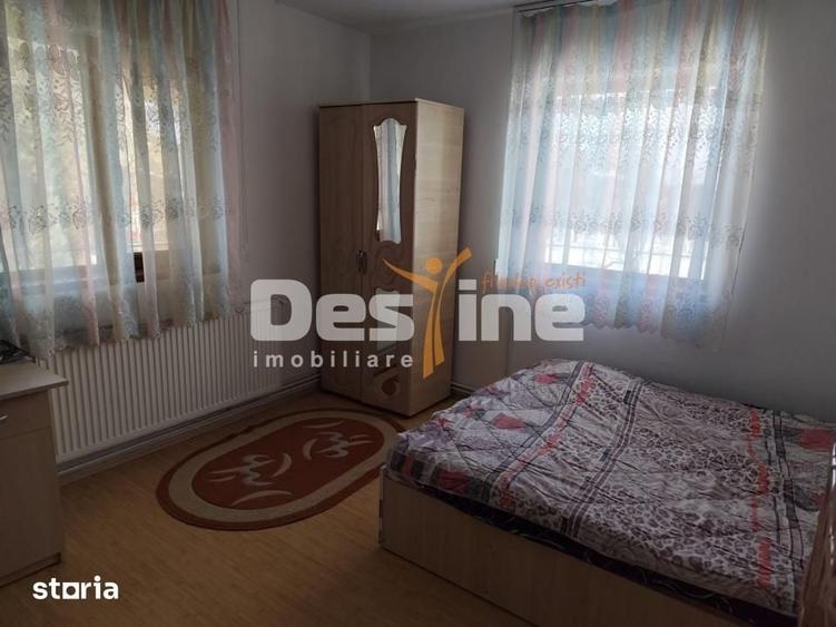 Casă cu 6 camere cu Teren 2756 Mp în Central