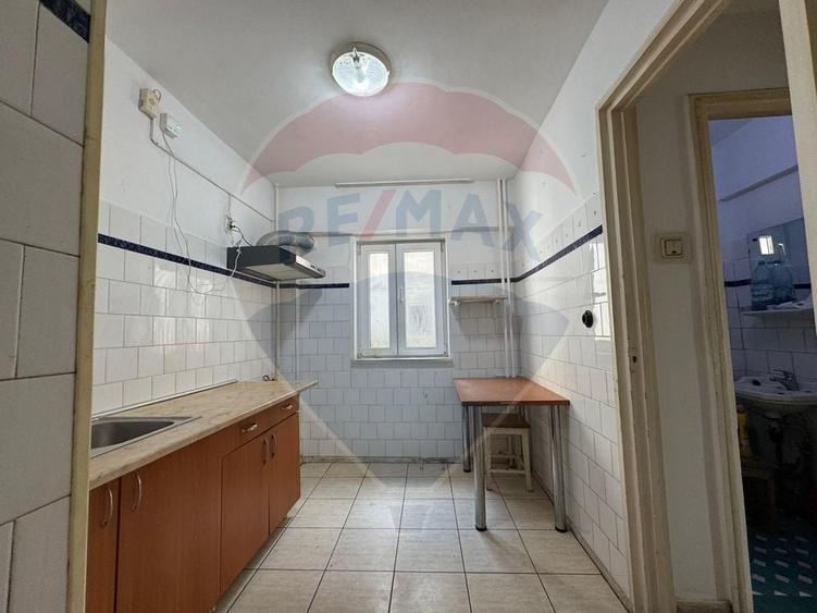 Apartament cu 3 camere decomandat în Drumul Taberei