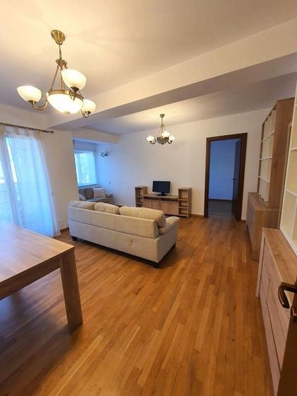 Apartament cu 3 camere în P-ța Muncii