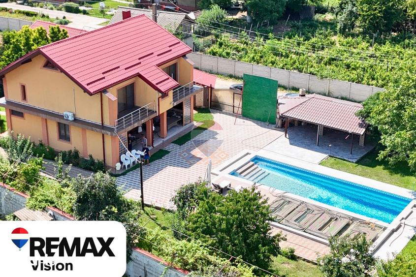 Casă cu 8 camere cu Piscina în Castranova
