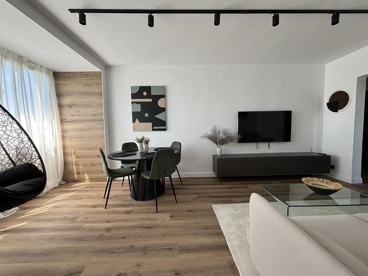 Apartament cu 3 camere semidecomandat în Floreasca