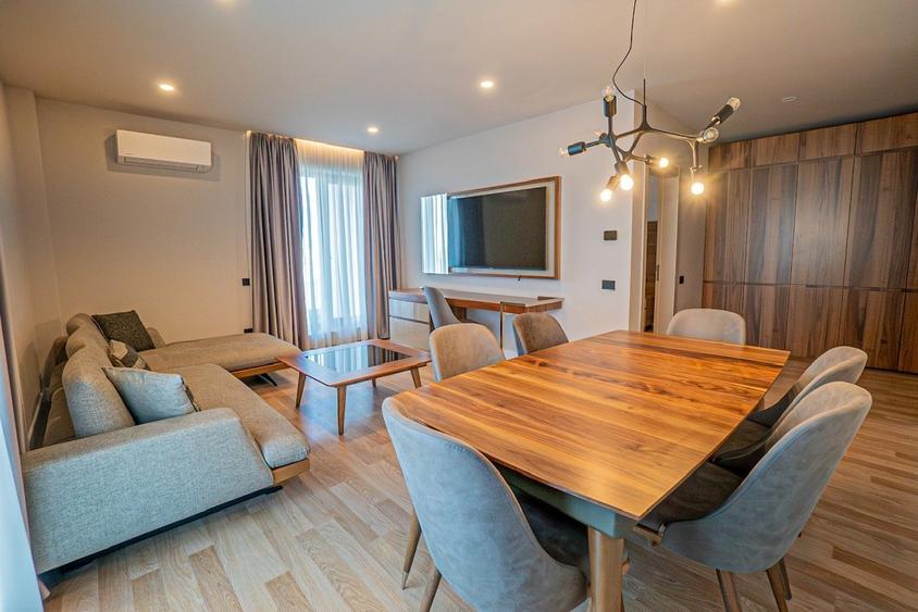 Apartament cu 3 camere decomandat în Universitate