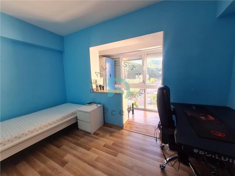 Apartament cu 3 camere decomandat, mobilat în Răcădău