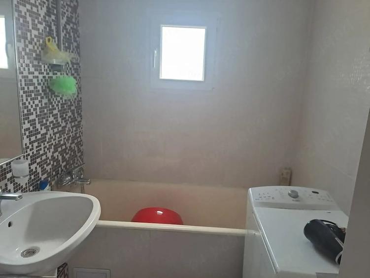 Apartament cu 3 camere decomandat în Intim