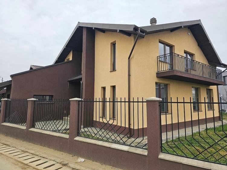 Casă individuală cu 5 camere cu Canalizare în Mărăcineni