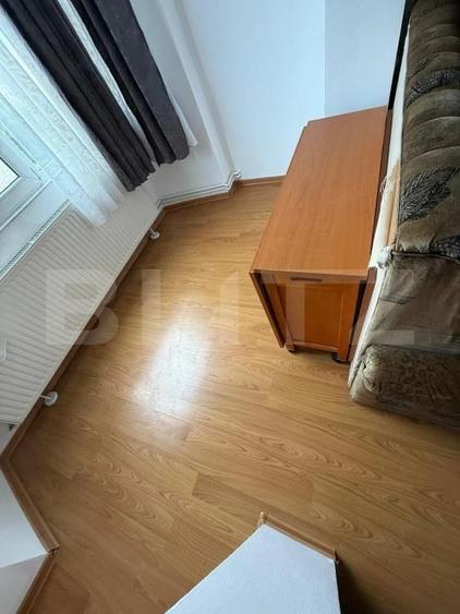 Apartament cu 3 camere decomandat în Tractorul