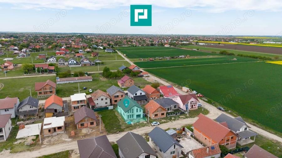 Casă cu 5 camere cu Teren 250 Mp în Est