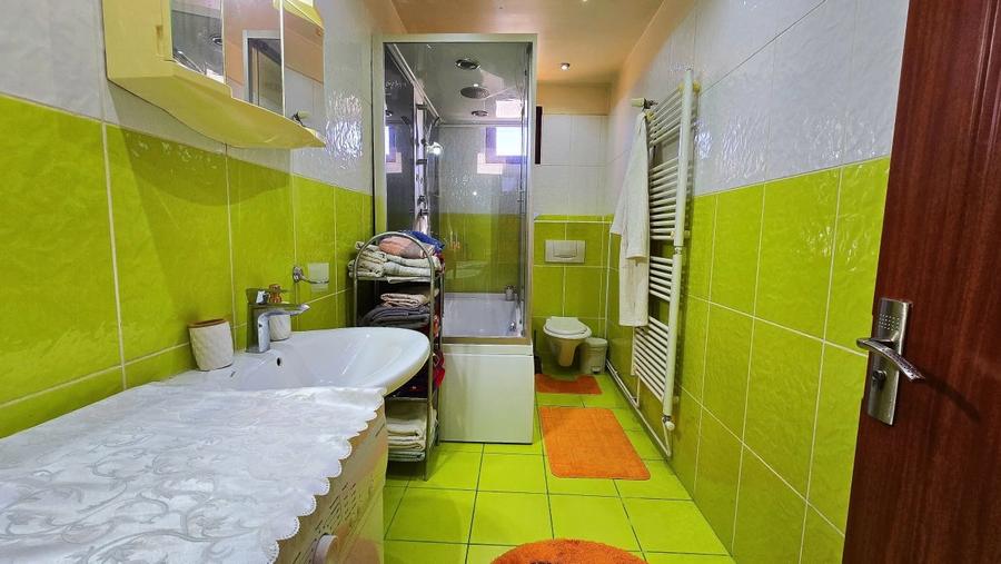 Casă individuală cu 8 camere cu Canalizare în Afumați