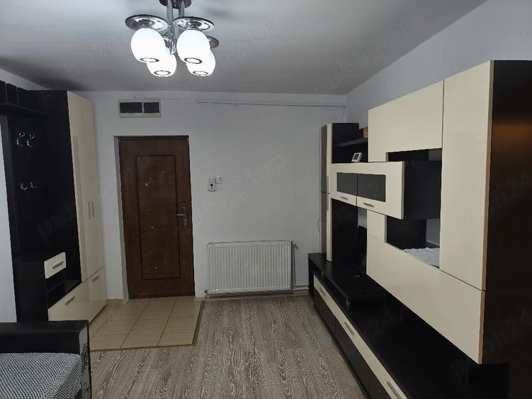 Apartament cu 3 camere decomandat în Cetate