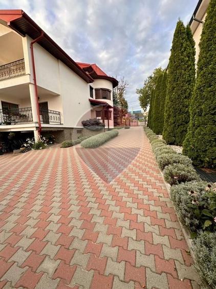 Casă individuală cu 8 camere cu Teren 3000 Mp în Burdujeni