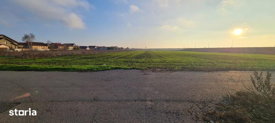 Teren de 2813 mp, în Vânători