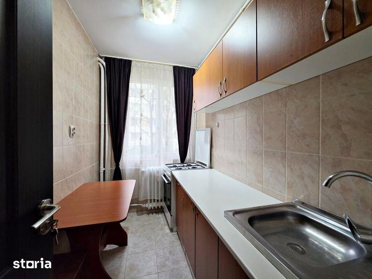 Garsonieră decomandată în Tei