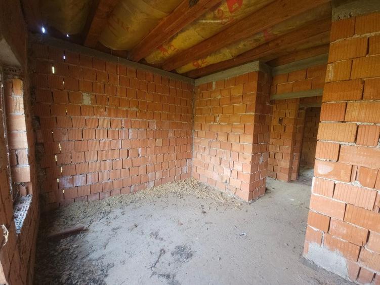 Casă individuală cu 3 camere cu Canalizare în Periferie