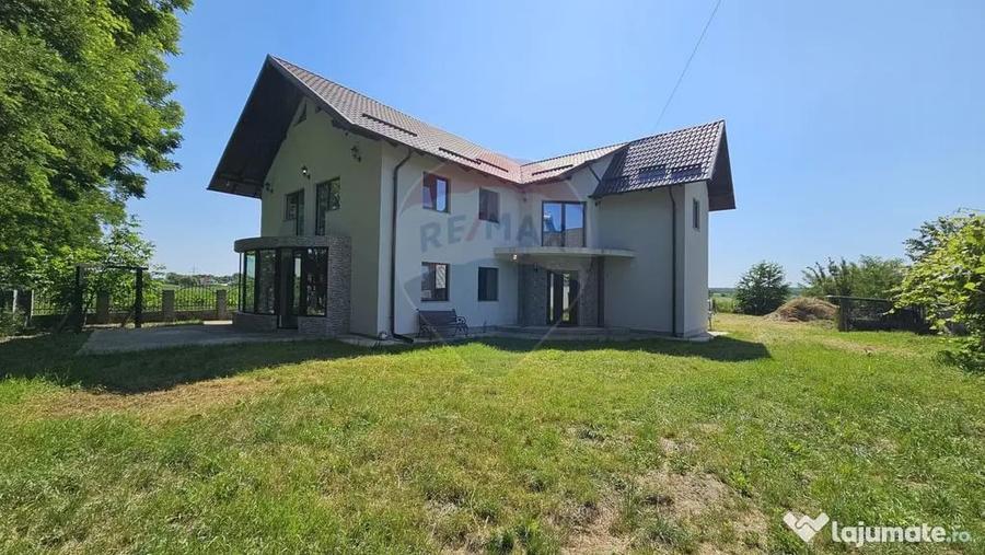 Casă cu 6 camere cu Teren 3600 Mp în Hănțești