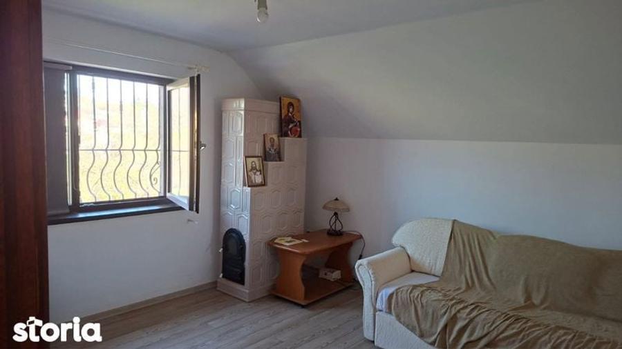 Casă cu 4 camere cu Teren 100 Mp în Poienari