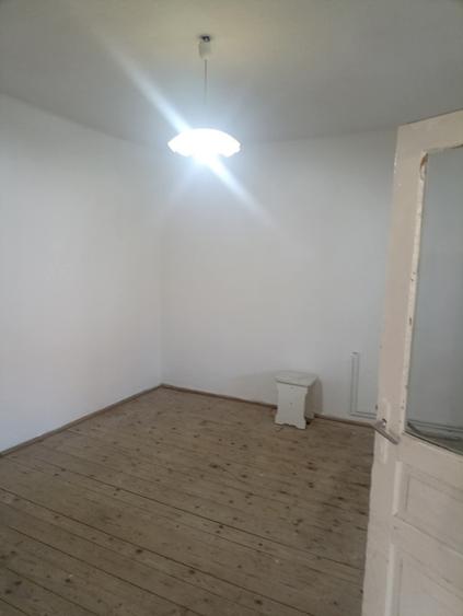 Casă individuală cu 2 camere cu Canalizare în Central