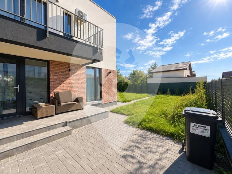 Duplex cu 4 camere cu Canalizare în Stupini