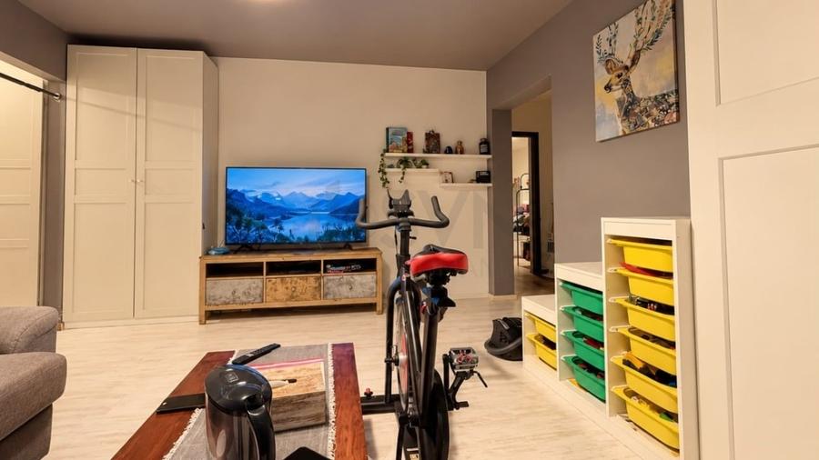 Apartament cu 3 camere semidecomandat, mobilat în Ștefan cel Mare
