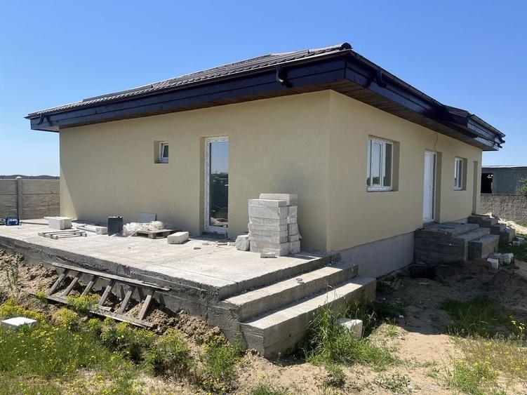 Casă cu 4 camere în Malu Mare