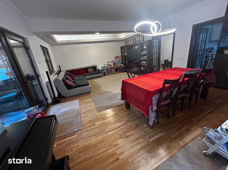 Casă cu 6 camere cu Teren 469 Mp în Băneasa