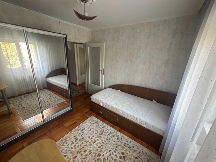 Apartament cu 3 camere decomandat în Socola