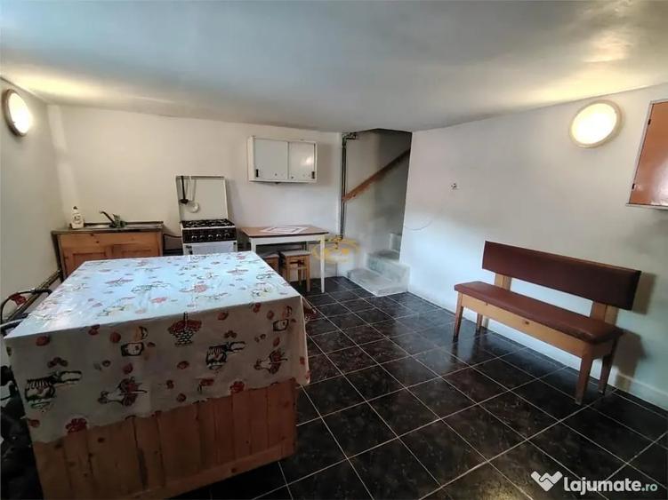 Casă cu 4 camere cu Teren 327 Mp în Central