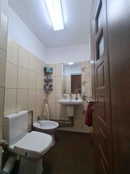 Apartament cu 3 camere decomandat în Cantacuzino