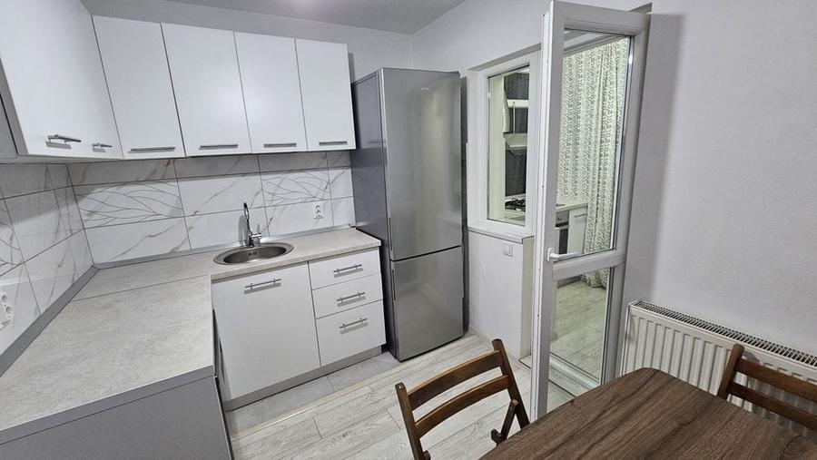 Apartament cu 3 camere decomandat în Craiovei
