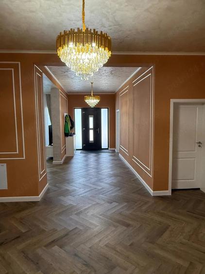 Casă cu 4 camere cu Teren 500 Mp în Central