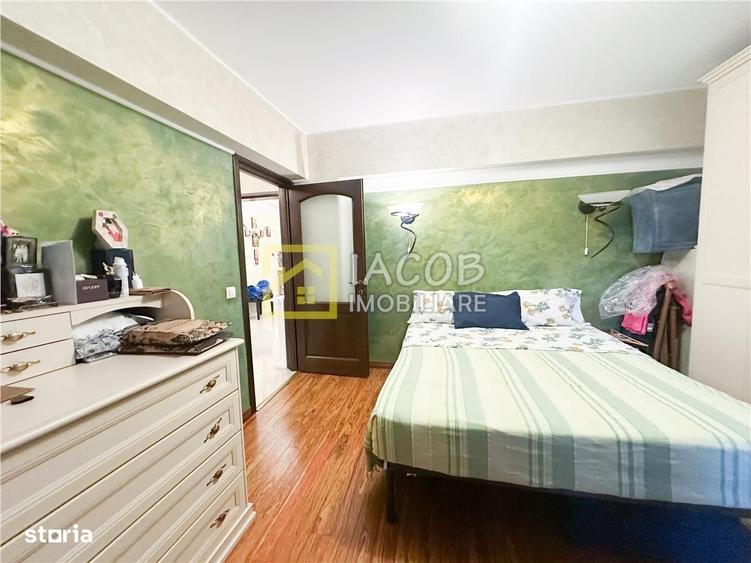 Apartament cu 3 camere decomandat în Central