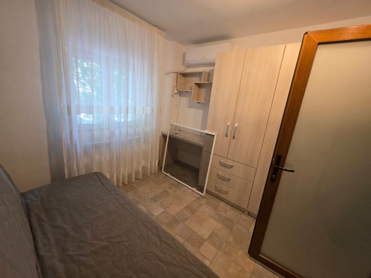 Apartament cu 4 camere decomandat în Fundeni