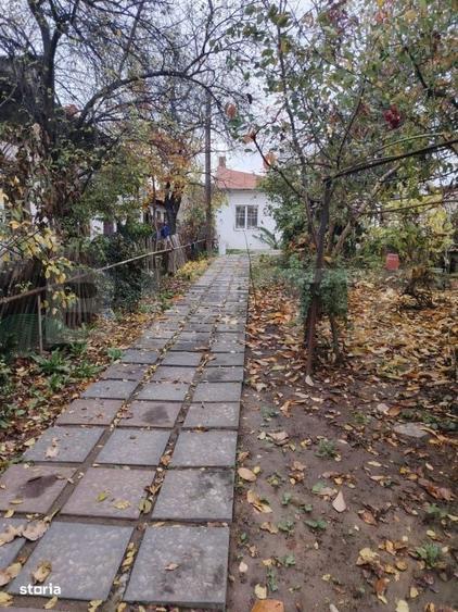 Casă cu 4 camere în Ungureni