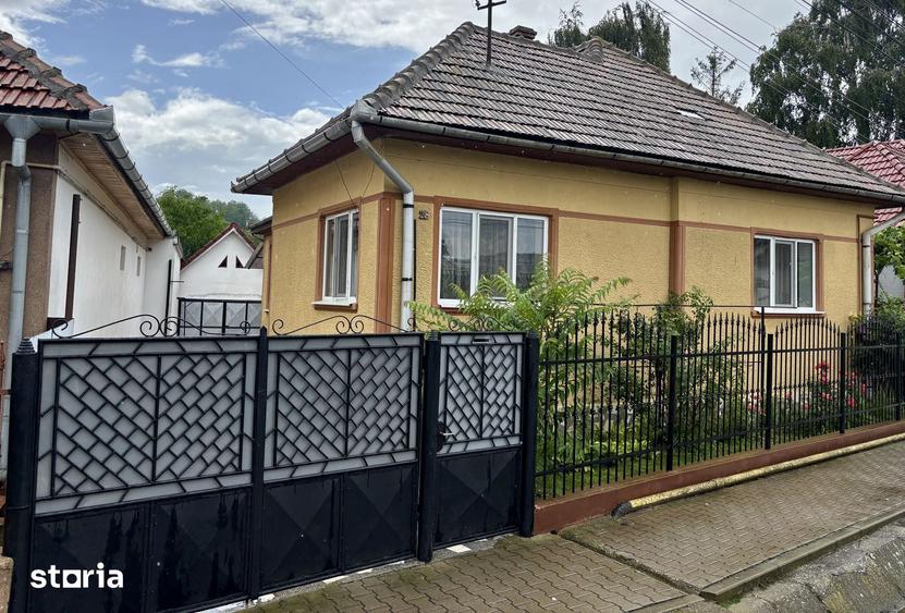 Casă cu 5 camere cu Teren 120 Mp în Central