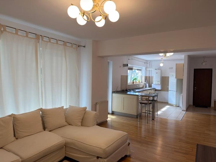 Apartament cu 2 camere decomandat, mobilat în Central