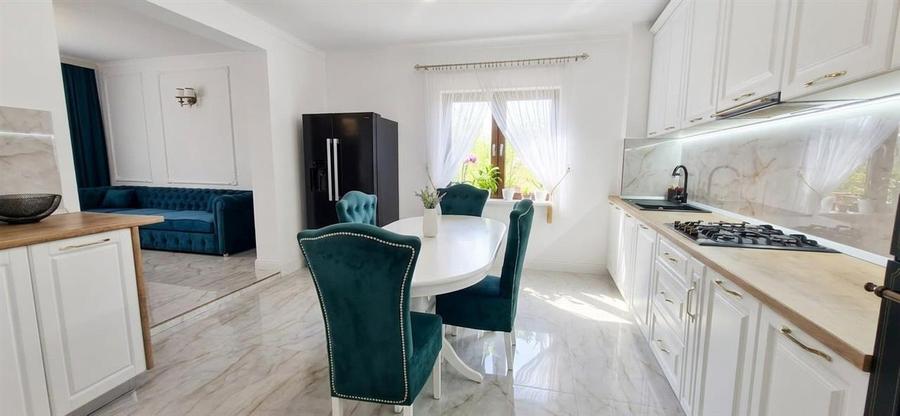 Casă cu 6 camere cu Teren 370 Mp în Haieu