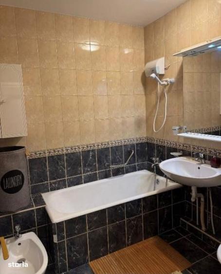 Apartament cu 3 camere în Tineretului