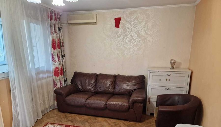 Apartament cu 4 camere decomandat în Rahova