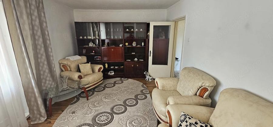 Apartament cu 2 camere decomandat în Poarta 6