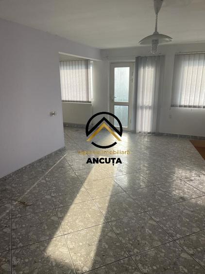 Casă cu 5 camere cu Canalizare în Baciu
